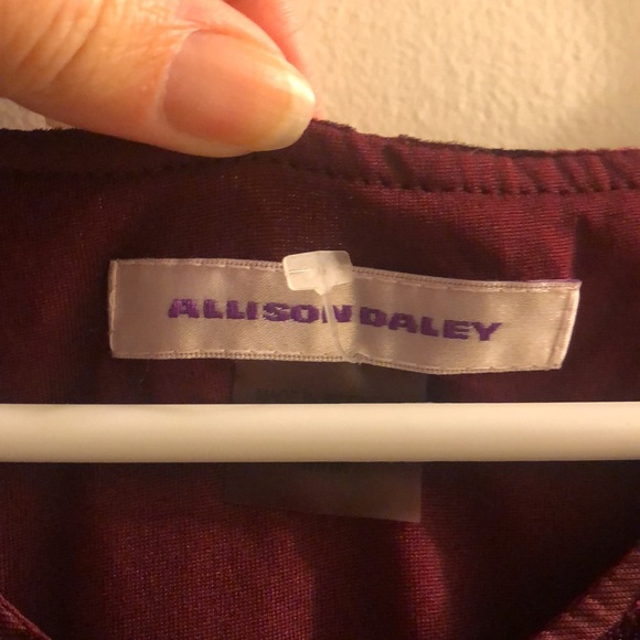 Velvet maroon top size medium! Perfect for fall🍁❤️ - Picture 2 of 3